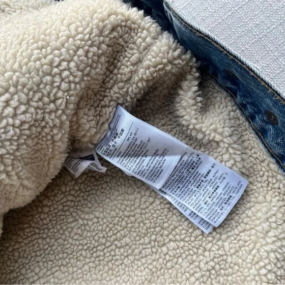 Levi's Original Sherpa Trucker Jacket - Picture 5 of 6